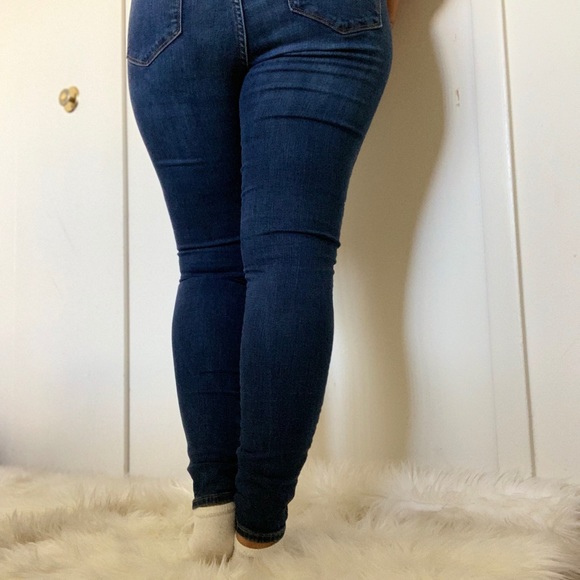 Stone-wash skinny Jean. Stretch Denim. FN - Picture 3 of 4